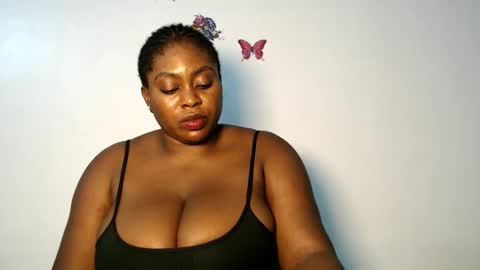 Snapshot of sexy_wetpussyy chatting on November 14, 2025, 11:24 pm Luna online show from November 14, 2025, 11:24 pm