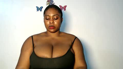 Snapshot of sexy_wetpussyy chatting on December 14, 2025, 1:33 am Luna online show from December 14, 2025, 1:33 am