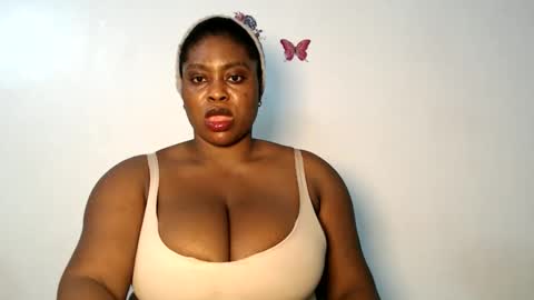 Snapshot of sexy_wetpussyy chatting on December 20, 2025, 11:01 pm Luna online show from December 20, 2025, 11:01 pm