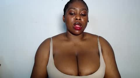 Luna online show from March 3, 2026, 8:59 pm