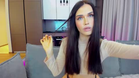Snapshot of sexyangeloux chatting on December 3, 2024, 8:06 pm Lou online show from December 3, 2024, 8:06 pm