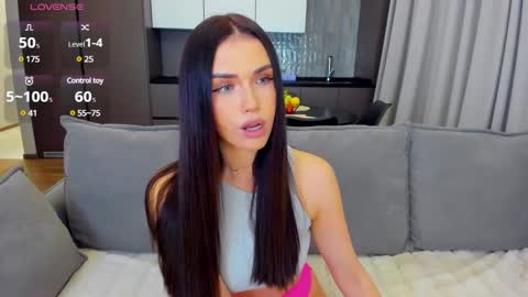 Snapshot of sexyangeloux chatting on January 14, 2025, 8:59 pm Lou online show from January 14, 2025, 8:59 pm