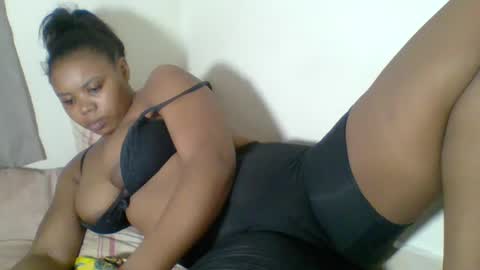 Snapshot of sexyapple2023 chatting on December 3, 2024, 12:02 am ashley online show from December 3, 2024, 12:02 am
