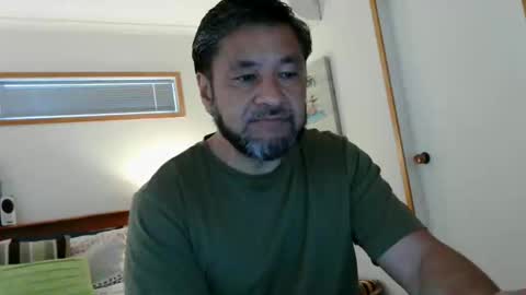 Dee online show from November 14, 2025, 1:04 am