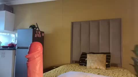 Snapshot of sexyasszeeee chatting on October 24, 2025, 8:33 am sexyasszeeee online show from October 24, 2025, 8:33 am