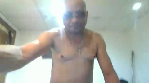sexyboyhot_123 online show from January 14, 2026, 2:39 am