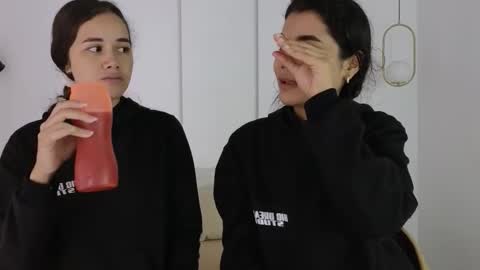 chanell and yina online show from November 15, 2025, 1:18 pm