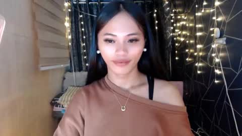 Miss Cheng online show from November 7, 2025, 2:39 pm