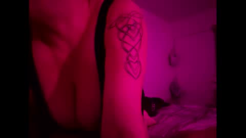 Snapshot of sexycpl1969 chatting on September 30, 2025, 7:13 am sexycpl1969 online show from September 30, 2025, 7:13 am