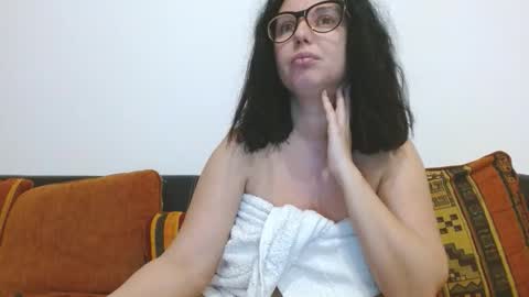 Eva online show from December 15, 2025, 3:22 am