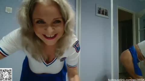 Snapshot of sexyjennyeu chatting on June 1, 2026, 12:40 pm Jenny online show from June 1, 2026, 12:40 pm