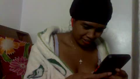 sexylarra12 online show from May 18, 2026, 5:52 pm