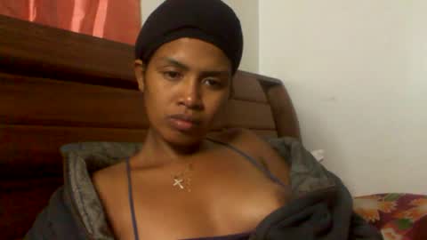 sexylarra12 online show from June 1, 2026, 5:25 pm