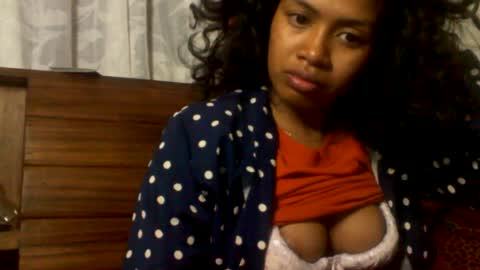sexylarra12 online show from June 19, 2026, 3:55 am