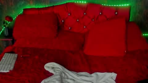 Snapshot of sexylaurita4u chatting on December 14, 2024, 6:41 pm laura online show from December 14, 2024, 6:41 pm