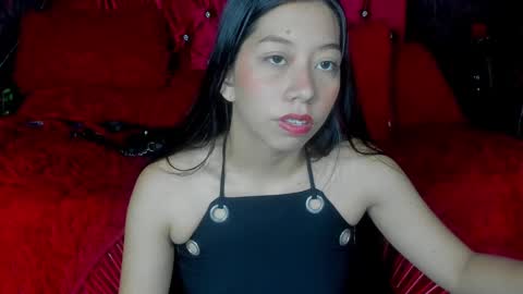 Snapshot of sexylaurita4u chatting on December 16, 2024, 11:44 am laura online show from December 16, 2024, 11:44 am