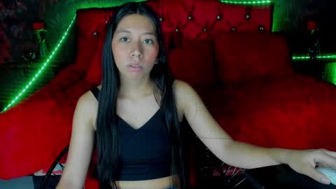 Snapshot of sexylaurita4u chatting on December 18, 2024, 11:45 am laura online show from December 18, 2024, 11:45 am