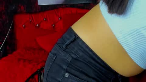 Snapshot of sexylaurita4u chatting on December 22, 2024, 11:33 am laura online show from December 22, 2024, 11:33 am