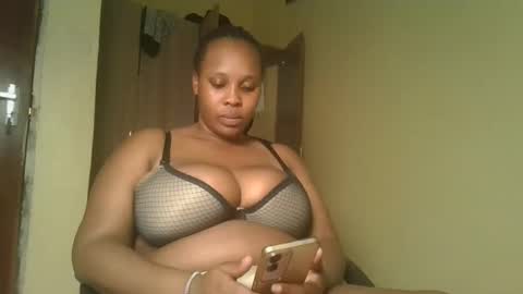 Snapshot of sexylily25 chatting on October 28, 2025, 7:01 am lily online show from October 28, 2025, 7:01 am