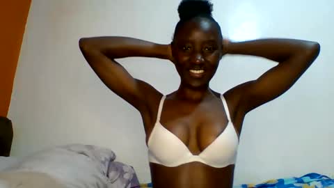 sexylucia5 online show from May 7, 2026, 11:48 am