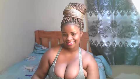 Snapshot of sexylucy33 chatting on February 17, 2026, 9:43 pm sexylucy33 online show from February 17, 2026, 9:43 pm