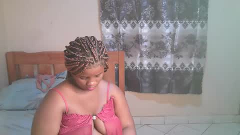 Snapshot of sexylucy33 chatting on February 19, 2026, 12:28 am sexylucy33 online show from February 19, 2026, 12:28 am