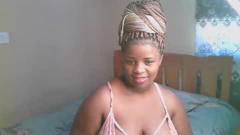 Snapshot of sexylucy33 chatting on February 19, 2026, 2:13 pm sexylucy33 online show from February 19, 2026, 2:13 pm