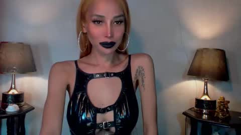 Queen Sofia online show from May 22, 2026, 2:55 pm