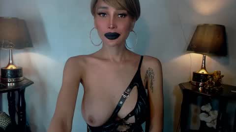 Queen Sofia online show from May 23, 2026, 3:01 am