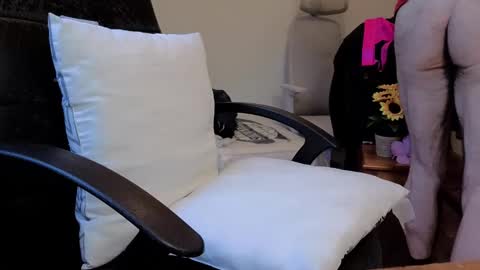 Vincent Vega online show from November 1, 2025, 2:52 pm