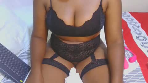 Snapshot of sexymompie chatting on December 5, 2024, 8:33 pm CANDY online show from December 5, 2024, 8:33 pm