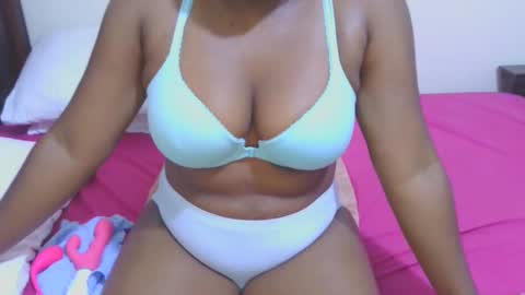 Snapshot of sexymompie chatting on December 20, 2024, 10:49 am CANDY online show from December 20, 2024, 10:49 am
