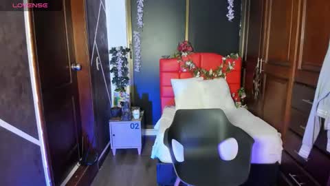 N A F online show from December 4, 2025, 7:33 pm