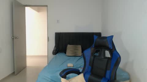 Natalia Duran online show from December 2, 2025, 6:03 pm