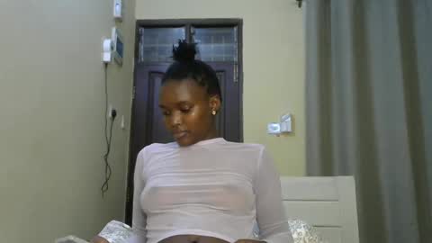 Snapshot of sexypetite_lee chatting on December 28, 2024, 7:33 am Lee online show from December 28, 2024, 7:33 am