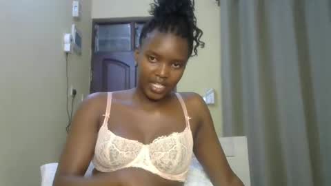 Snapshot of sexypetite_lee chatting on January 6, 2025, 7:02 pm Lee online show from January 6, 2025, 7:02 pm