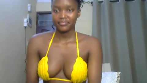 Snapshot of sexypetite_lee chatting on January 7, 2025, 7:06 pm Lee online show from January 7, 2025, 7:06 pm
