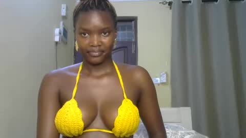 Snapshot of sexypetite_lee chatting on February 5, 2025, 5:20 am Lee online show from February 5, 2025, 5:20 am