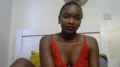 Snapshot of sexypetite_lee chatting on October 12, 2025, 11:42 am Lee online show from October 12, 2025, 11:42 am