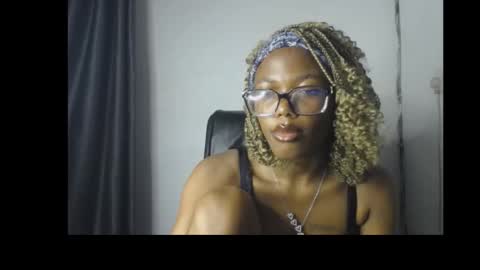 Snapshot of sexyslim_ebony chatting on February 24, 2026, 10:30 pm Darkskinned Rae online show from February 24, 2026, 10:30 pm