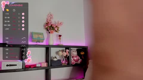 Estee online show from January 24, 2025, 7:18 pm