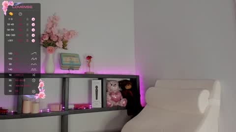 Estee online show from October 6, 2025, 7:00 pm