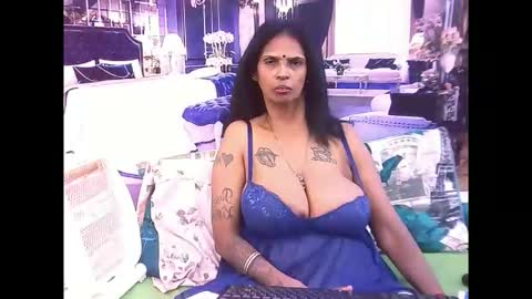 sexyva4u2luv online show from November 2, 2025, 8:44 pm