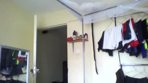 Snapshot of sexyy_tiny chatting on November 18, 2025, 12:42 pm Mel online show from November 18, 2025, 12:42 pm