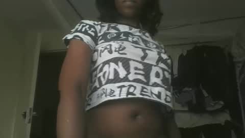 Snapshot of sexyy_tiny chatting on November 24, 2025, 12:05 pm Mel online show from November 24, 2025, 12:05 pm