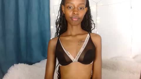 sexyzuriel online show from June 3, 2026, 6:24 pm