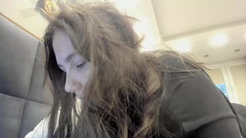 Snapshot of shadow_raffi chatting on February 15, 2025, 3:06 pm shadow_raffi online show from February 15, 2025, 3:06 pm