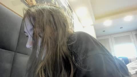 Snapshot of shadow_raffi chatting on February 16, 2025, 1:05 pm shadow_raffi online show from February 16, 2025, 1:05 pm