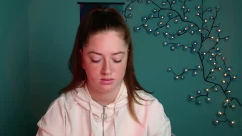 Kate online show from October 31, 2025, 6:47 am