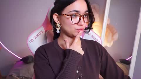 Lily  online show from November 19, 2025, 3:12 pm